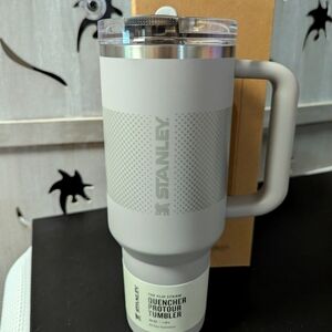 NEW STANLEY cup Quencher H2.O PROTOUR Tumbler  40oz Ash Fade Gray Anti Spill ❄️